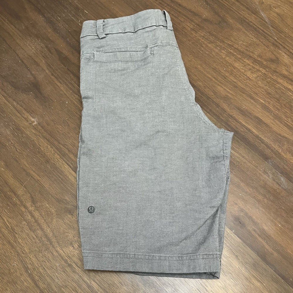 Lululemon Shorts Men's 30 Gray Commission ABC Short Chino 10" Inseam LM7936S